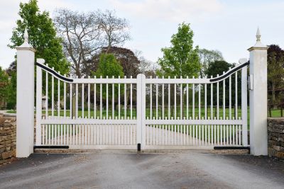 Building Gate Installation in Pearland, TX